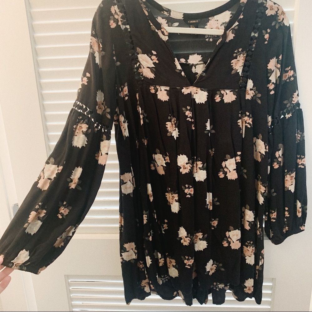 Black floral mini DRESS! Flowy and long sleeved